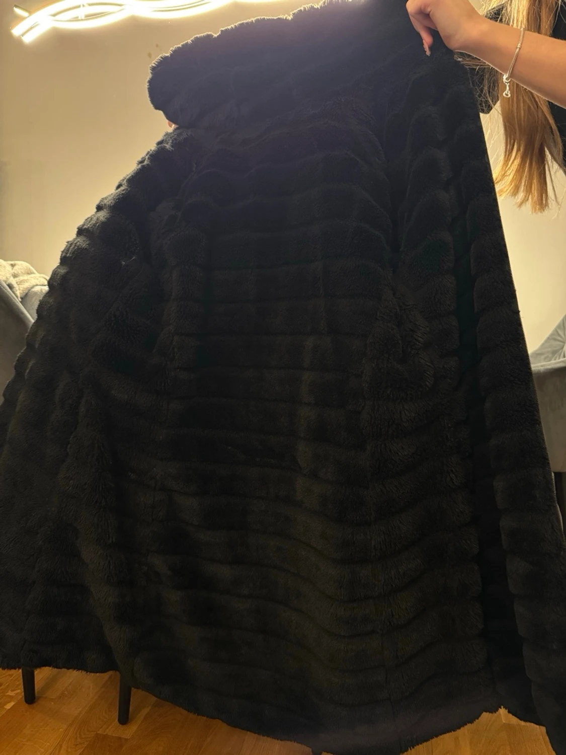 Svart lång dunjacka med huva - 2