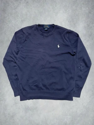 Stickad Polo Ralph Lauren tröja  - Polo Ralph Lauren tröja | skick: 8/10 | fräg: blå  | storlek m(barn) | skriv vid frågor | mvh MD closet 