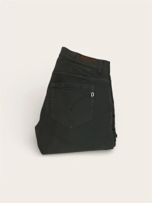 Dondup George  - Dondup i George modell. Perfekta för dig som gillar en modern och avslappnad stil. Hör av dig vid funderingar eller fler bilder// Alex closet✨