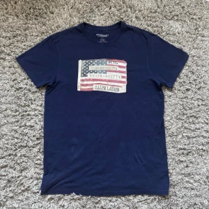 Denim supply t shirt - Säljer denna rikigt feta denim and supply Ralph Lauren t shirten!⭐️Skick: 9,5/10!🤝 Storlek M!🙌Hör gärna av er om ni har funderingar!👍