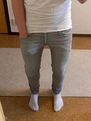 Dondup George - Ett par dondup George jeans som är ca 95cm långa. Priset är diskuterbart. Original pris cirka 2000kr.