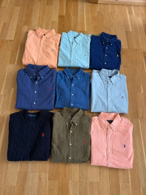 Ralph Lauren plagg  - 8 skjortor och en stickad tröja. Lägg bud på valfria plagg. Endast seriösa bud. Plaggen är från xs-m