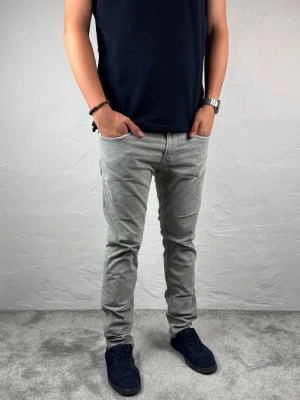 Replay jeans  - Ett par riktigt snygga jeans från Replay i storlek W33 L32 i modellen anbbas 