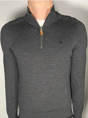 Morris halfzip - Säljer en riktigt snygg och trendig Morris halfzip i 100% merinoull och i fint skick, storlek M, vid frågor är det bara att skriva☺️🙏 Pris kan diskuteras. 