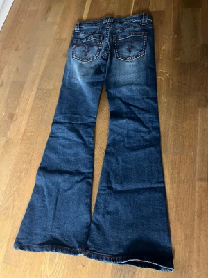 Jeans - Bootcut jeans från Gina Tricot i storlek 152.                         Bra skick.