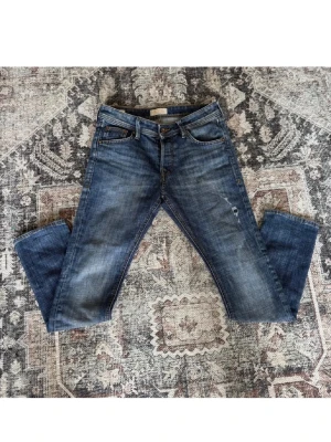 Archive Jeans Med Slitningar - Sällsynta Jack Jones Slim/Glenn jeans med slitningar och snygga fades