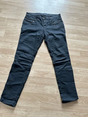 Jeans  - Jeans som ej används längre 