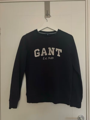Gant tröja  - Gant sweatshirt. Väl använd så lite sliten. Storlek XS
