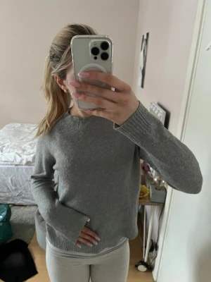 Stickad Vero Moda - Grå stickad tröja från Vero Moda storlek S! 💕