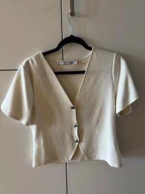 Beige croppad topp från lager 157 - Trendig beige croppad topp från lager 157. Helt ny 