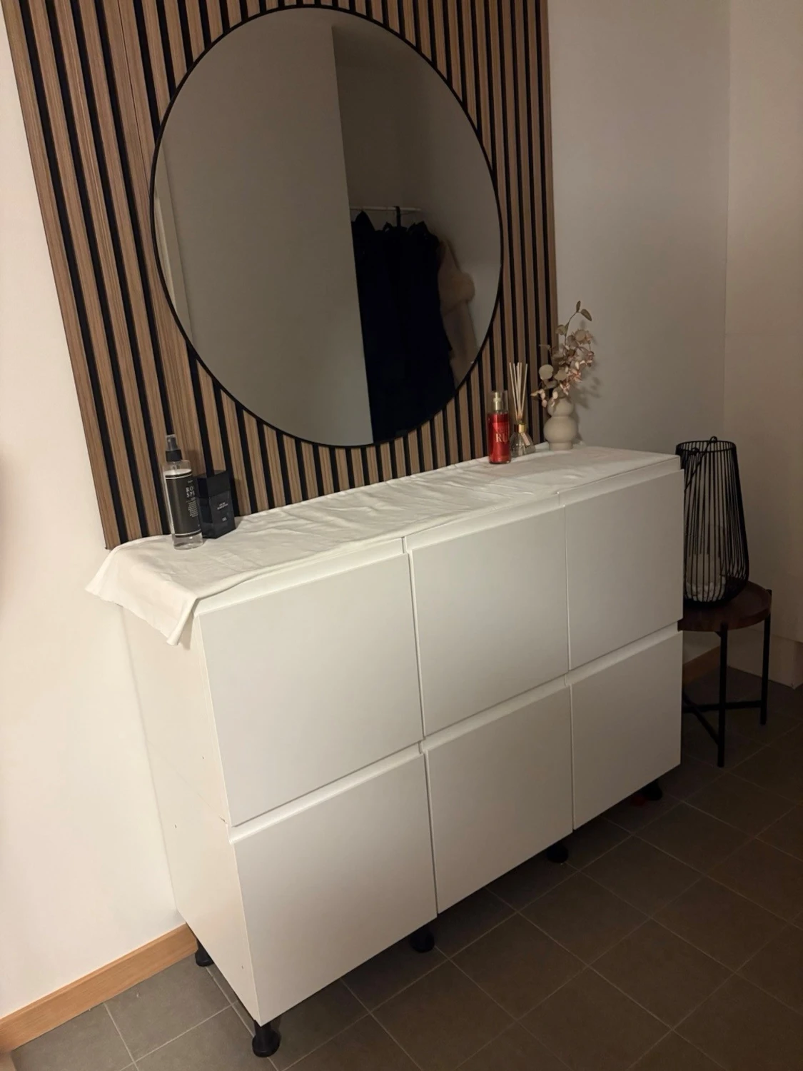 Vit byrå med sex lådor - 1