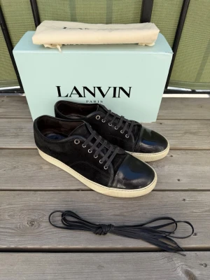 Lanvin - Säljer dessa svarta lanvin dbb1 cap toe | storlek 10 eu 44 | bra skick som på bilder, lite tecken på användning | Dustbag medföljer | pris går att diskutera |