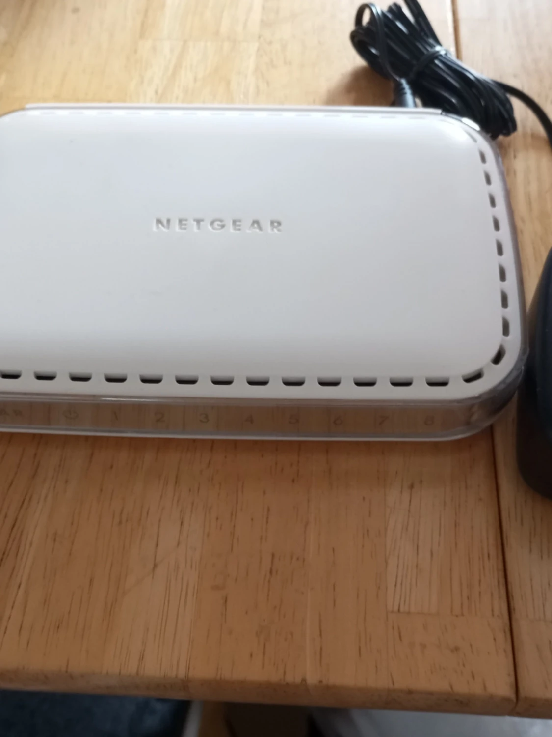 Vit nätverksswitch från Netgear - 1