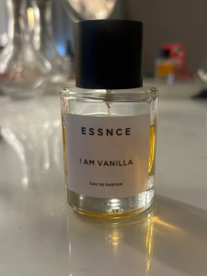 ESSNCE I Am Vanilla  - I am vanilla från Essnce, säljer då jag inte tycker doften passar mig så bra!🥰