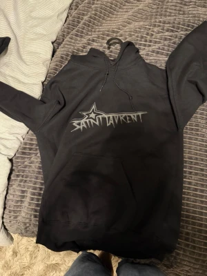 Saint Laurent hoodie - Saint Laurent hoodie rep! Storlek small, inga tags, inga defekter. Hör av er för fler bilder eller frågor//William