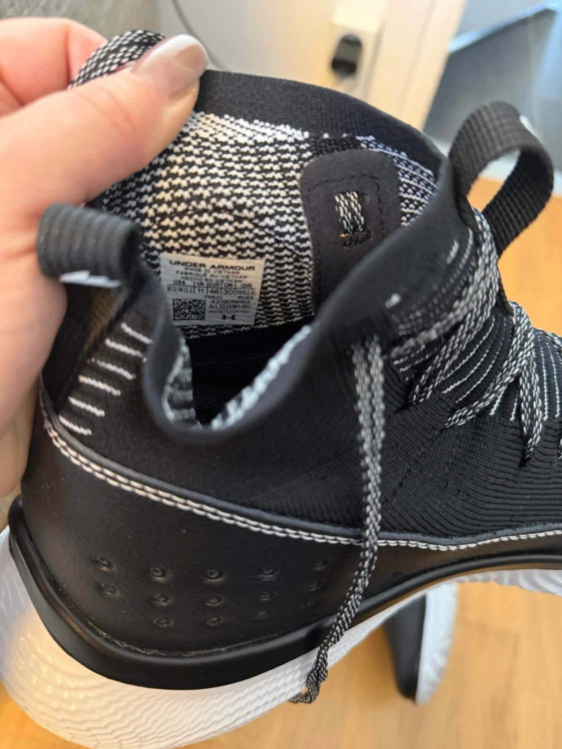 Svarta högskaftade sneakers från Under Armour  - 4