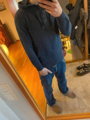 Stickad hoodie - Riktigt fet archive hoodie med knappar i bra passform | Storlek XS | Skriv vid funderingar och skicka gärna bud!