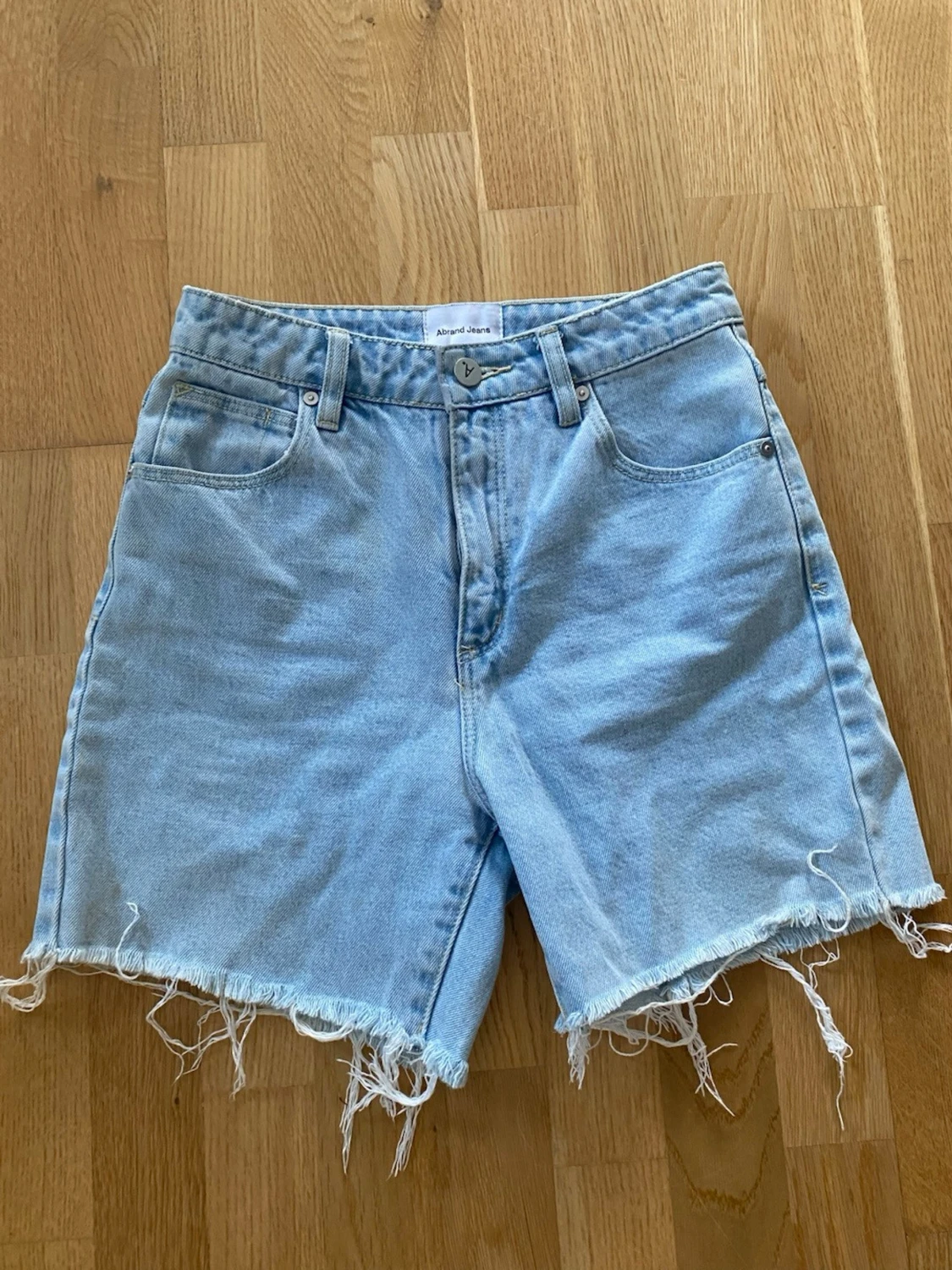 Ljusblå denimshorts från Abrand  - 1