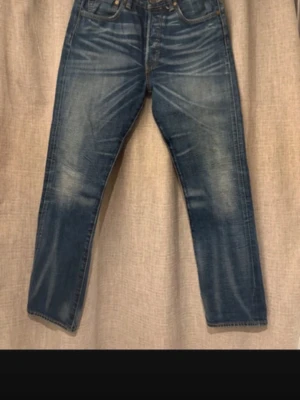 Levis selvedge jeans 501 - Unika 501 Levis jeans i red selvedge denim, perfekt för jeans entusiasten och e skön jeans rakt igenom. Hör av dig om du är intresserad eller har fler frågor👍 storlek: W30 L32 priset är dessutom inte hugget i sten vid snabb affär!!!
