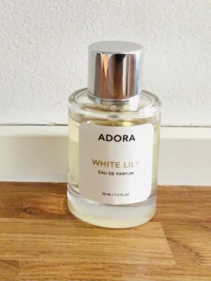 Adora White Lily Eau de Parfum - Adora White lily,  se bild hur mycket använt 