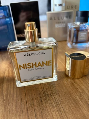 Nishane Wulong Cha Extrait de Parfum 50ml - Nishane Wulong Cha Extrait de Parfum är en lyxig parfym som passar bäst på sommaren. Bara testat ett par sprut.