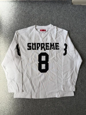 Supreme white long sleeve shirt - Size M, true to size. Just like new. Unused, please feel free to ask questions if needed.