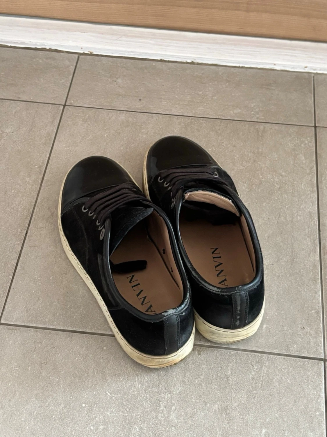 Svarta Lanvin sneakers i mocka och lack - 1
