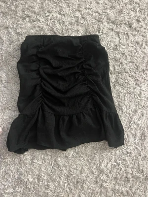 Kjolar/spódnica - Säljer 2 kjolar från gina i strl xxs. En för 20kr båda för 35kr. Knappt använda💕