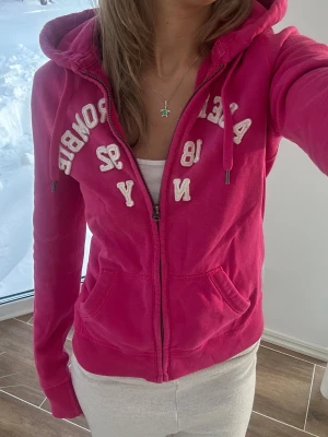 Abercrombie & fitch zip  - Storlek M. Obs, snörning saknas. 