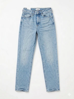 Ljusblåa H&M byxor - Snygga ljusblåa byxor från H&M med en urtvättad look. Storlek 29 W 32 L. I väldigt fint skick. Har ni frågor ställ dem gärna! 😁