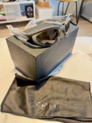 Grå sportiga solglasögon från CHIMI - Brand new Chimi sunglasses, amazing style , sold out from Chimi store . New price in the store 2500kr .