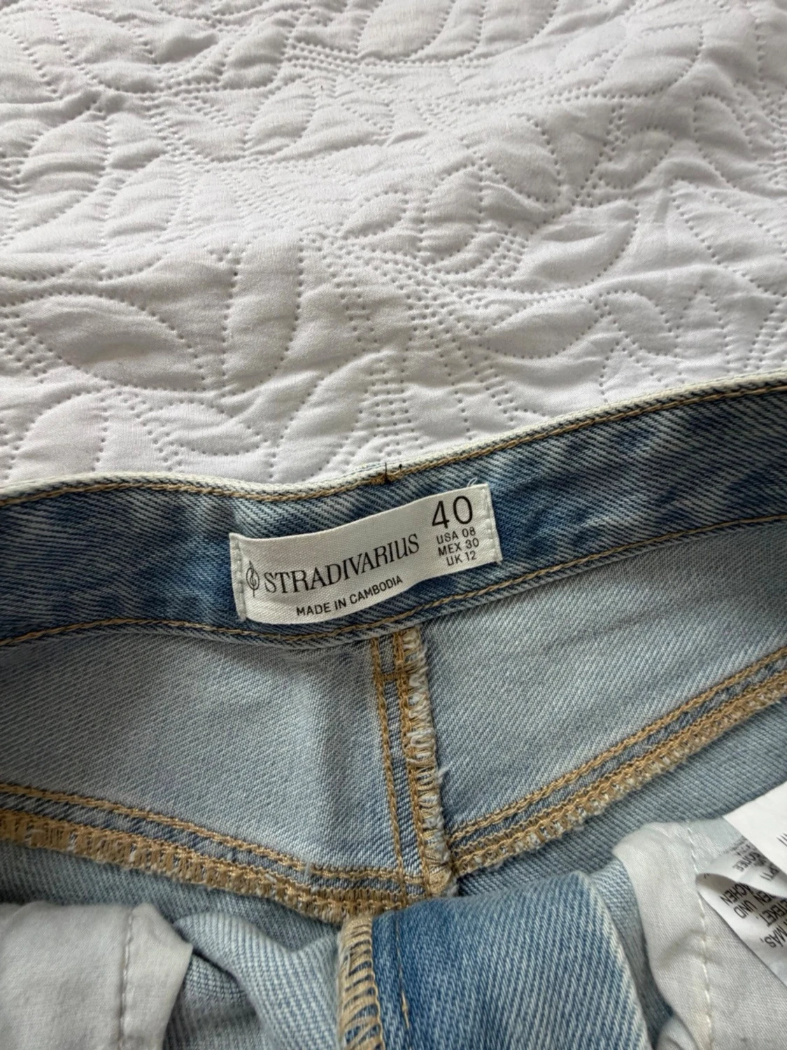 Ljusa denimshorts från Stradivarius - 1