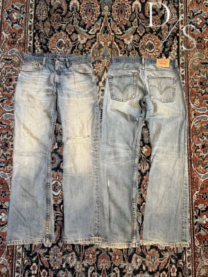 Vintage Levis 507 bootcut jeans - Riktigt snygga Levis 507 bootcut med en vintage fade och flera distressings. Jeansen står i fint skick! Midja:41cm Längd: 105cm Benöppning:24cm