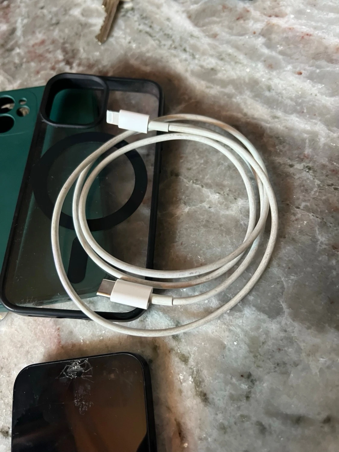 Svart iPhone 12 mini med flera skal - 3
