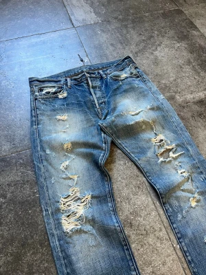 Vintage Ralph Lauren Jeans - tjatja! nu säljer jag mina helt stört feta RL jeans i strlk 34/34👏 sjuka slitningar och wash på dessa, tveka inte på att skriva ifall du har några frågor 🫡 