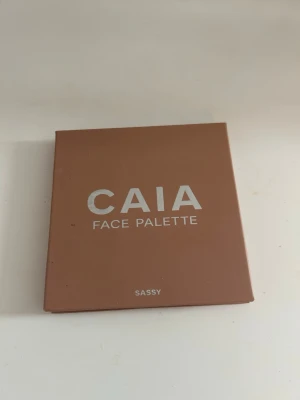 CAIA Face Palette Sassy bronzer - Fint skick!