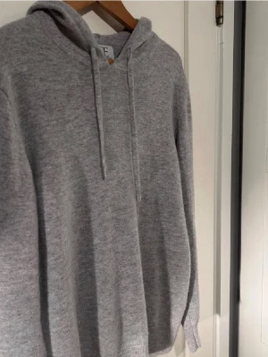 MERINO ULL HOODIE - Väldigt snygg hoodie | Storlek M | Helt ny, aldrig använd | Nypris: ca 900kr, slutsåld | Vid snabb affär innan  kan jag droppa i pris | Kontakta vid intresse |
