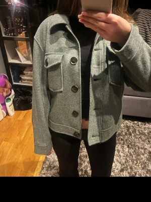 Grön kapp - Jättefin grön kappa från vero Moda.