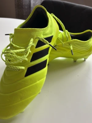 Gula Adidas Copa fotbollsskor -  Adidas Copa aldrig använda men skruvdubbar 
