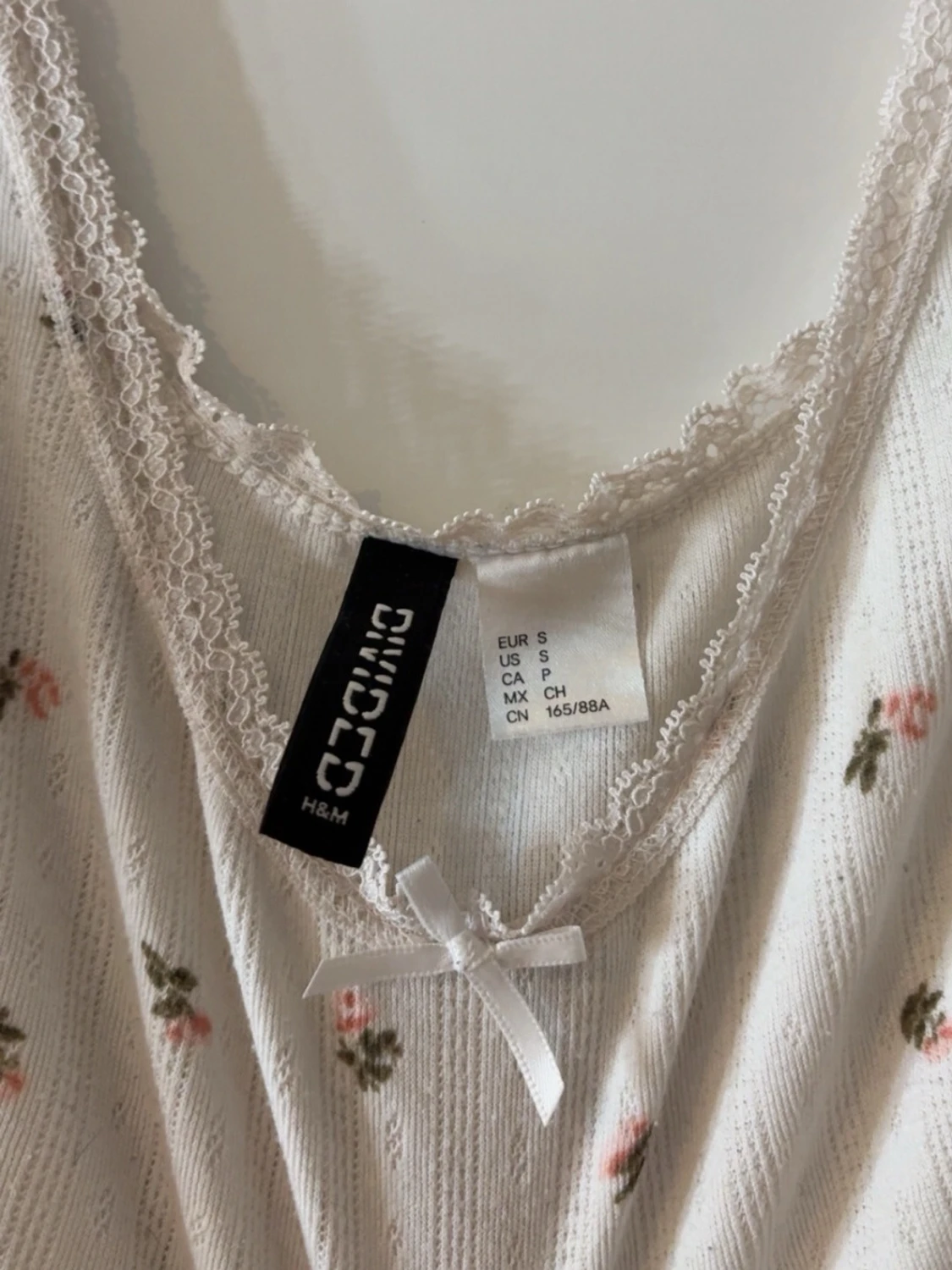 Två blommiga linnetoppar från H&M Divided - 1