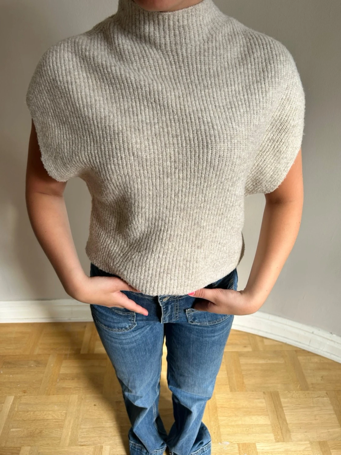 Beige ribbstickad ärmlös tröja💖 - 1