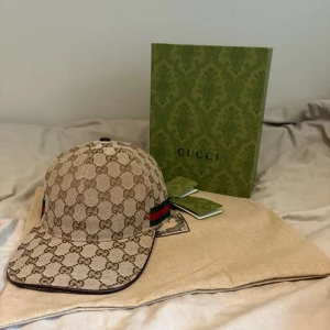 Gucci keos - GG kros storlek L, dustbag och tags medföljer, Box medföljer inte