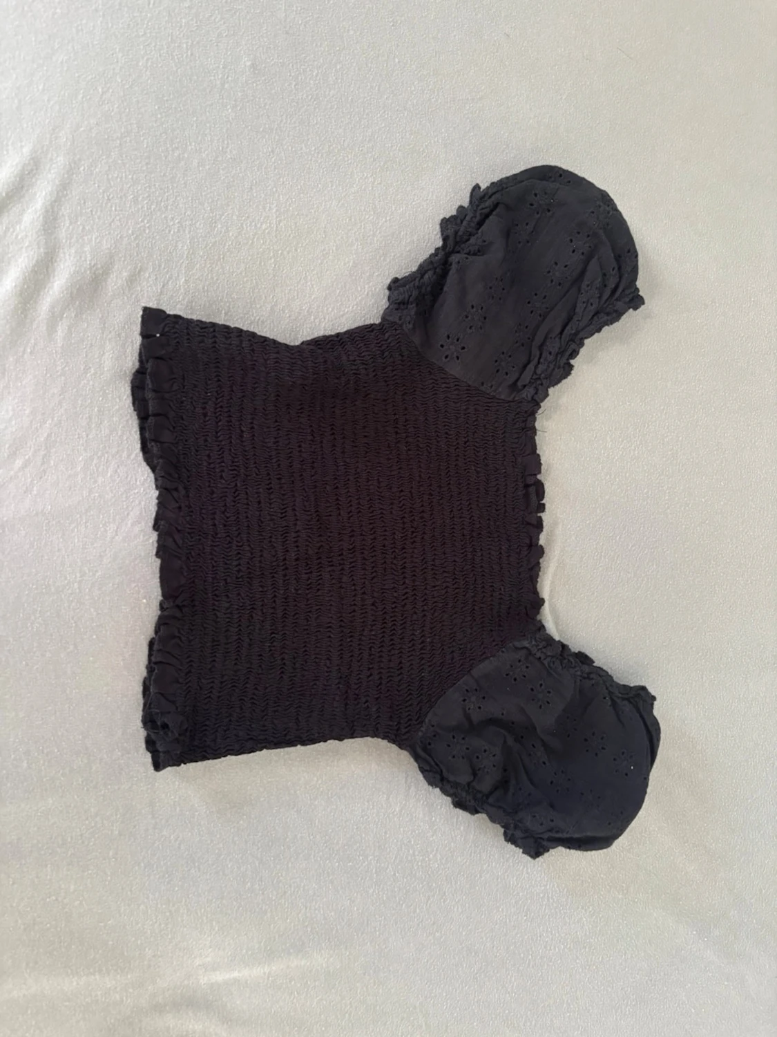 Svart blus med puffärmar