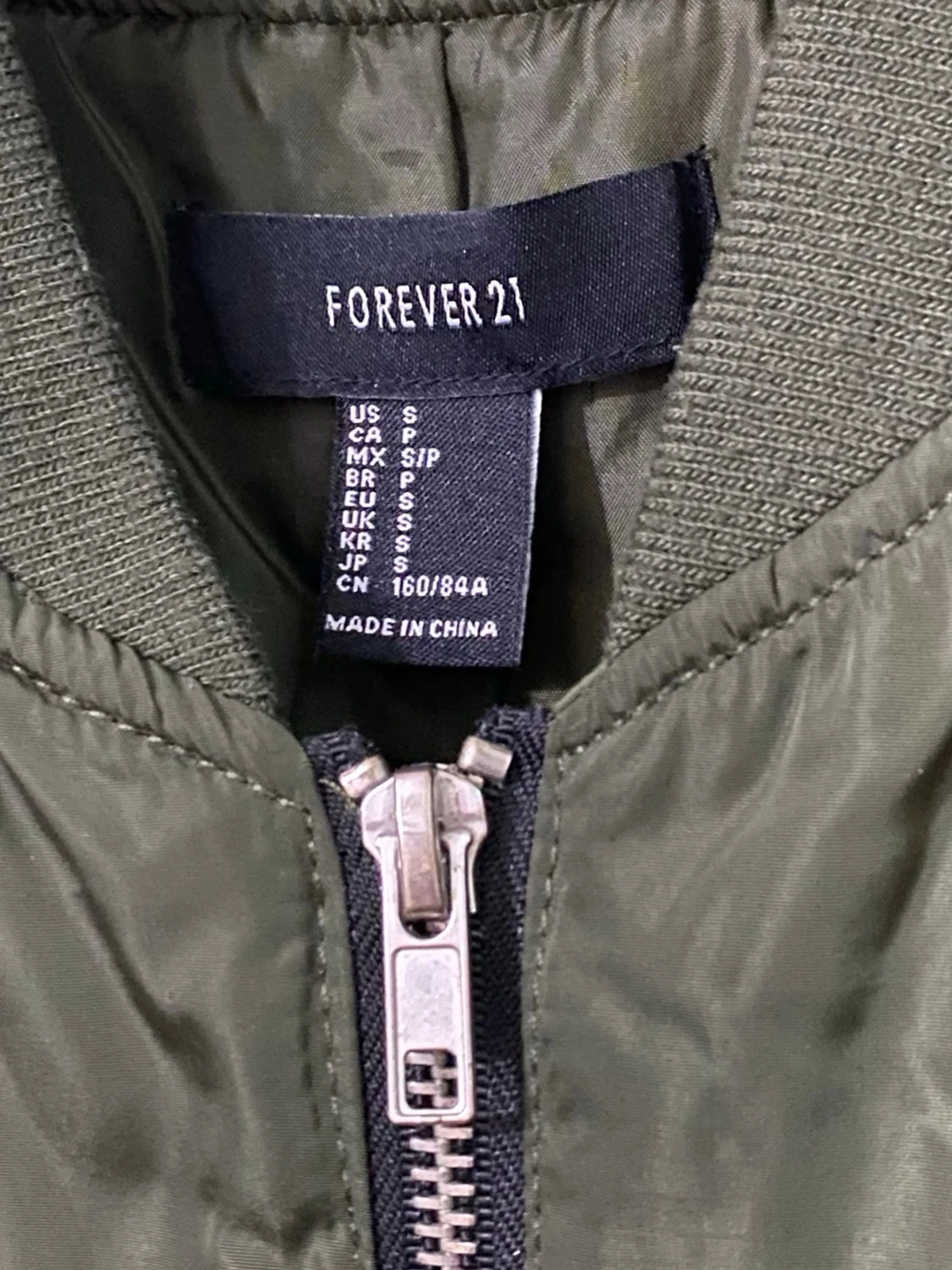 Olivgrön bomberjacka från FOREVER 21 - 3