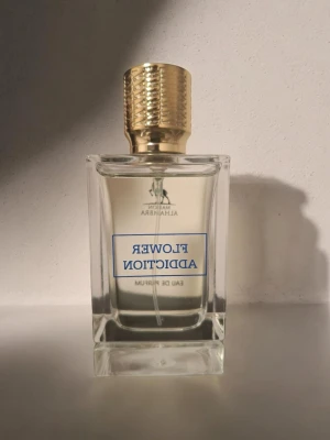 Flower Addiction parfym Maison Alhambra - Flower Addiction Eau de Parfum från Maison Alhambra. 