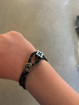 ℒ𝓋 Armband - Unikt armband som passar en normal handled, självklart att den är justerbar
