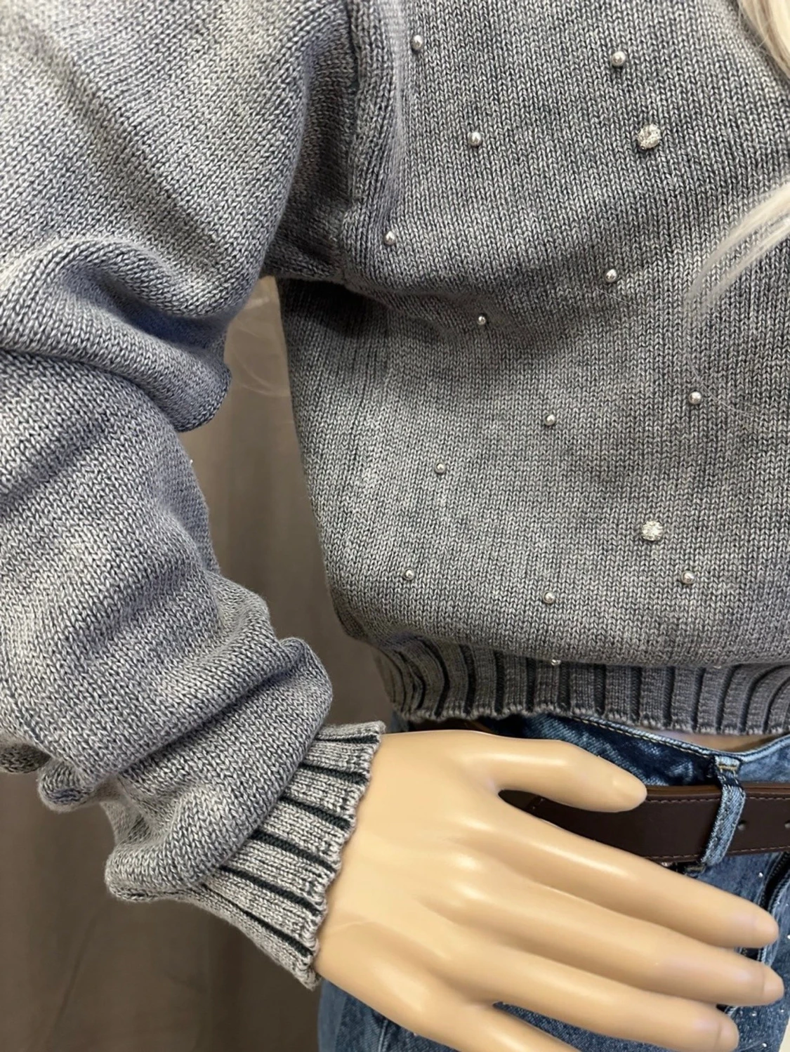 Grå pärlstickad kofta - 3