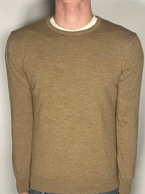 Stenströms marinoull tröja  - Säljer en ritkigt snygg och trendig Stenströms tröja i 100% merinoull och i fint skick, storlek M men sitter som S, vid frågor är det bara skriva //Gramenti