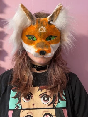 Therian mask räv - Säljer en jättefin rävmask med vit päls och gröna ögon!