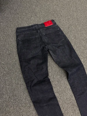 Jacob choen jeans - Ett par shyssta jacob choen jeans som är selvadge de är i w28 och är i riktigt bra skick👍skulle säga att den passar 28:30 /32 för att den har ingen storlek som står.